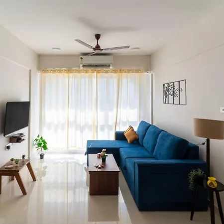 Spacious, Bright, Centre 3bhk Near Airport Apartment *