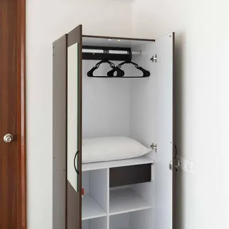 Spacious, Bright, Centre 3bhk Near Airport Apartment *