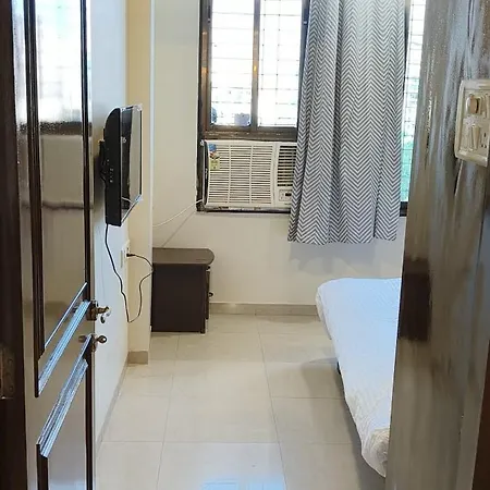 Cozy N Spacious 1bhk In Khar West *
