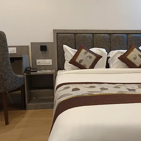 Beverly Palace Santacruz - Near Bkc - Airport T1 Hotel