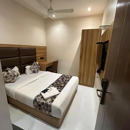 Guest house Shahi Darbar Terminal-2 *