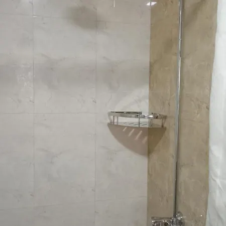 Spacious 1bedroom Near Airport Apartment *