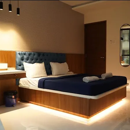 Elegance Hotel 4*