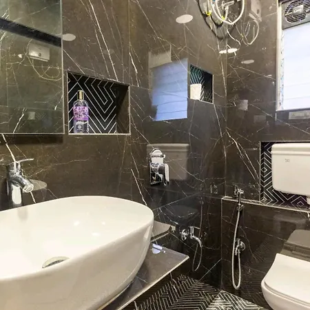 Modern,spacious 1 Bhk Apt Bandra West Mumbai