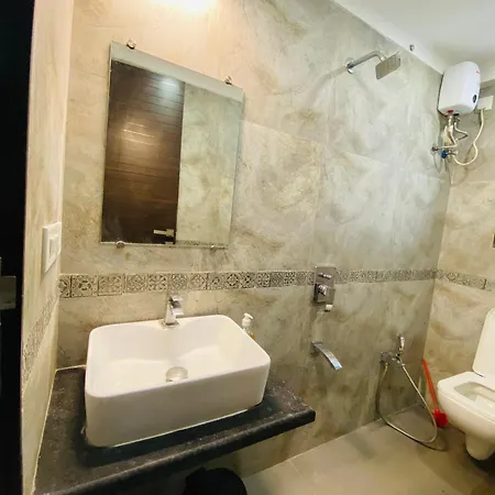 Apollo 2bhk Khar W By The Company