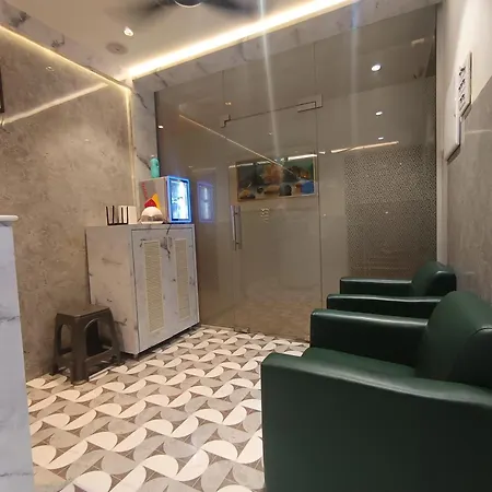 Hotel Moon Lite Residency - Marve Road Malad West - Premium Couple Friendly Mumbai