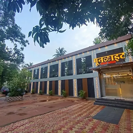 Moon Lite Residency - Marve Road Malad West - Premium Couple Friendly Hotel