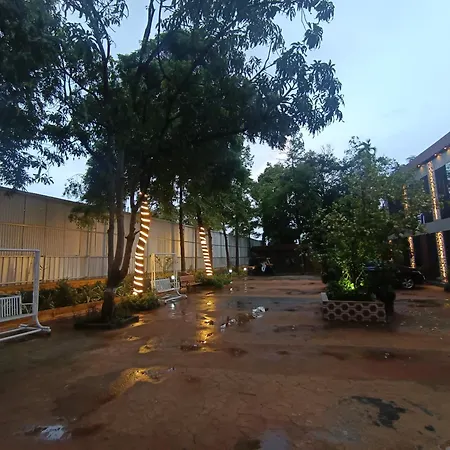 Moon Lite Residency - Marve Road Malad West - Premium Couple Friendly Hotel