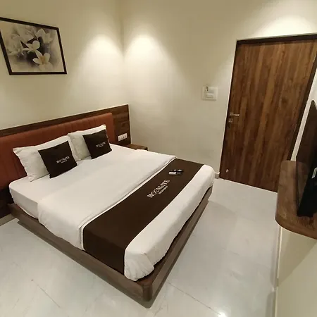 Hotel Moon Lite Residency - Marve Road Malad West - Premium Couple Friendly Mumbai