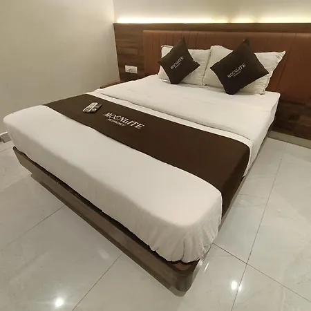 Moon Lite Residency - Marve Road Malad West - Premium Couple Friendly Hotel