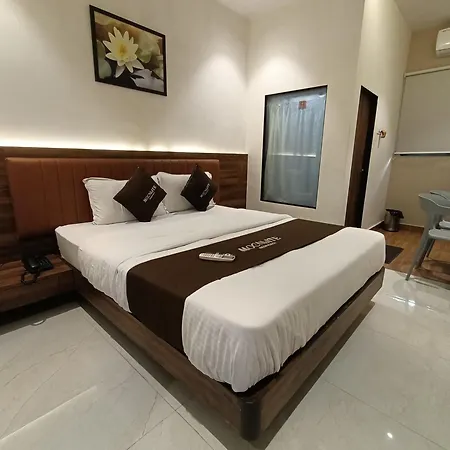 Moon Lite Residency - Marve Road Malad West - Premium Couple Friendly Hotel Mumbai