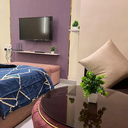 Ivy Splendour Private B, Oshiwara Apartment