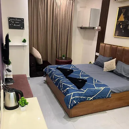 Ivy Splendour Private B, Oshiwara Apartment