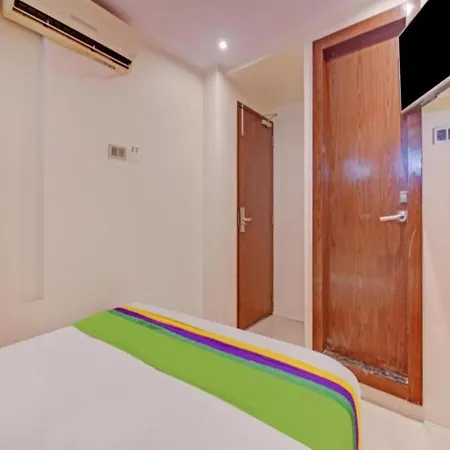 Guest house Glitz The Pacific - Nr Solitaire Corporate Park Mumbai