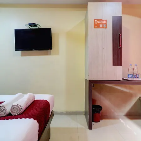 Icon Near T-2 International Airport Guest house 2*