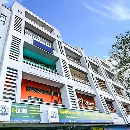 Guest house Glitz 7even Hills- Nr International Airport T2 *