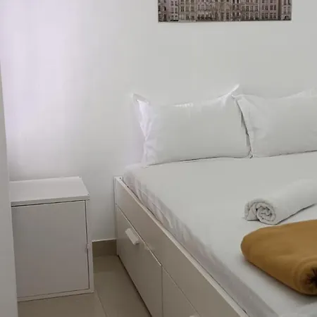 1br In Parel By Flora