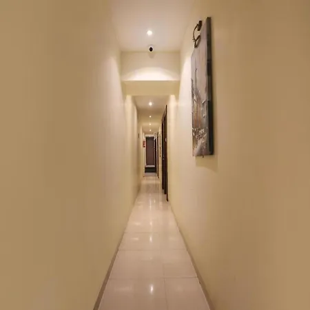Glitz West - Nr International Airport T2 Guest house Mumbai