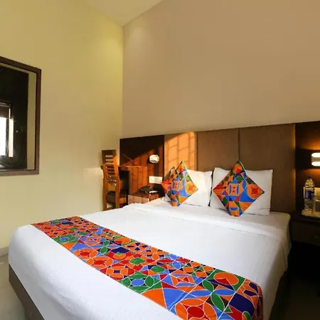Guest house Glitz West - Nr International Airport T2