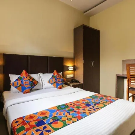 Guest house Glitz West - Nr International Airport T2 Mumbai