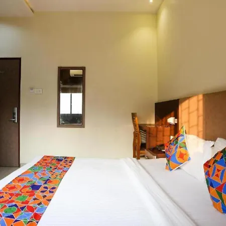Glitz West - Nr International Airport T2 Guest house