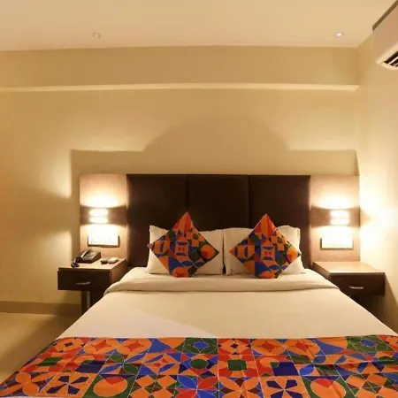 Glitz West - Nr International Airport T2 Guest house Mumbai