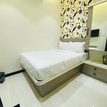 Rose Hotel 2*