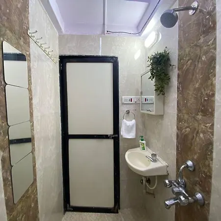 Newton 103 Bright 1bhk In Bandra Near Lilavati