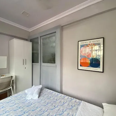 Newton 103 Bright 1bhk In Bandra Near Lilavati *