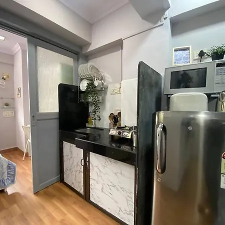Newton 103 Bright 1bhk In Bandra Near Lilavati Apartment *