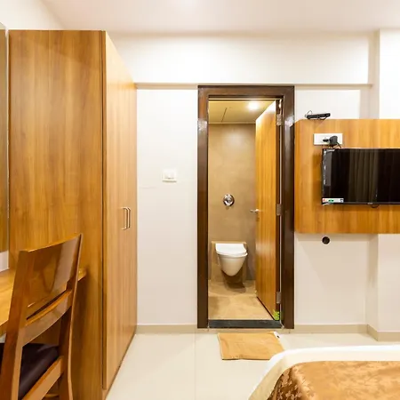 Hotel Embassy Park - Bkc 2*