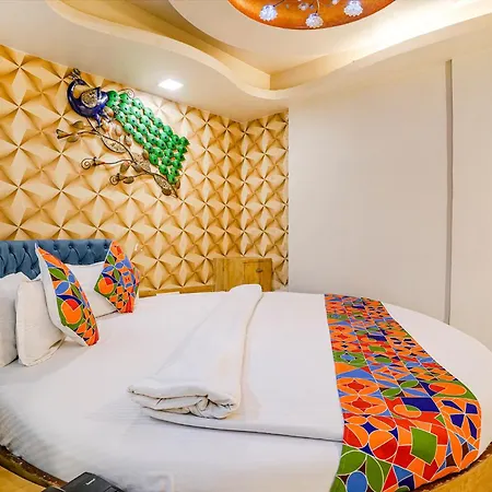 Fabhotel Amber Crop 3*