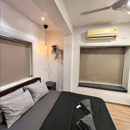 Premium 2 Bhk Carter Rd Bandra W Apartment *