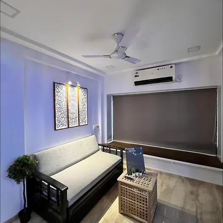 Premium 2 Bhk Carter Rd Bandra W Apartment *