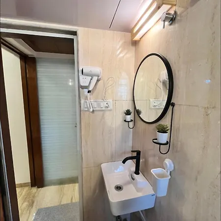 Premium 2 Bhk Carter Rd Bandra W *