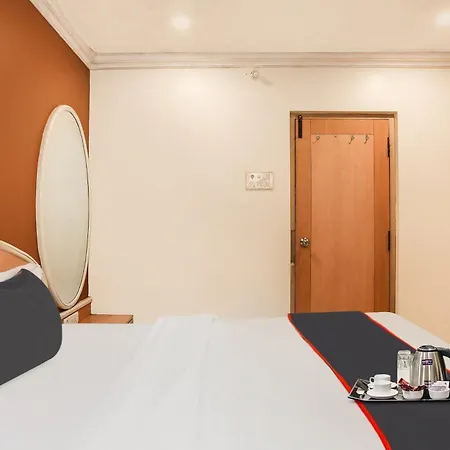 Collection O De Meridian Near Versova Beach 3*