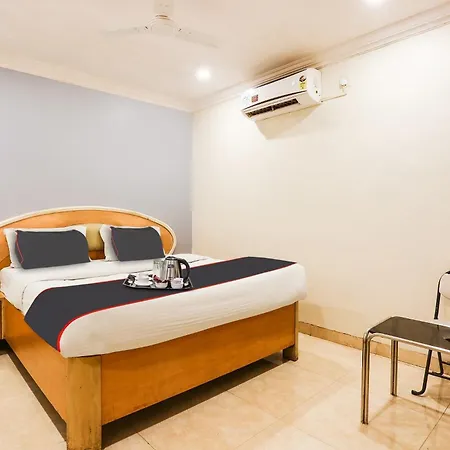 Hotel Collection O De Meridian Near Versova Beach 3*