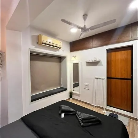 Apartment Cozy & Comfortable 2 Bhk ,carter Rd Bandra Mumbai