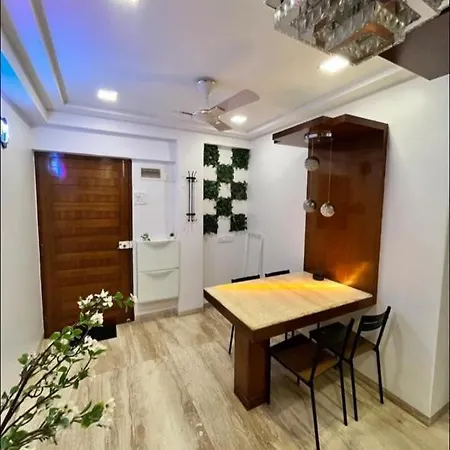 Cozy & Comfortable 2 Bhk ,carter Rd Bandra Apartment