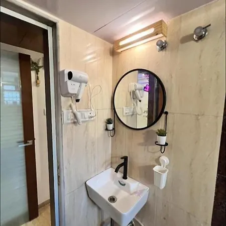 Cozy & Comfortable 2 Bhk ,carter Rd Bandra