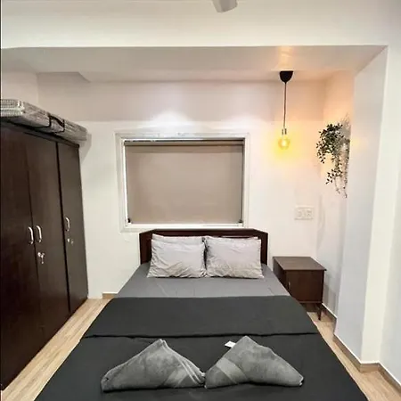 Cozy & Comfortable 2 Bhk ,carter Rd Bandra Apartment Mumbai
