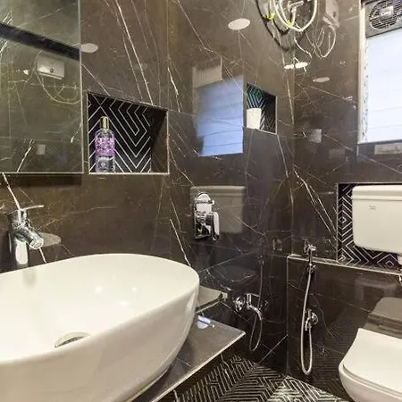 Apartment Modern Spacious 1bedroom Apt In Bandra Carter Rd Mumbai