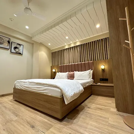 Apartment Rudraya Homes - Cozy Premium Serviced Khar - Next To Bandra Mumbai