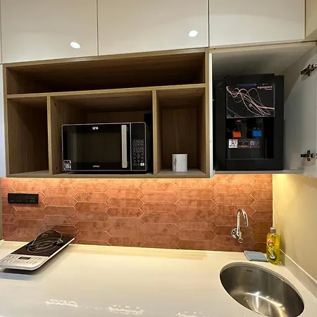 Rudraya Homes - Cozy Premium Serviced Khar - Next To Bandra Apartment *