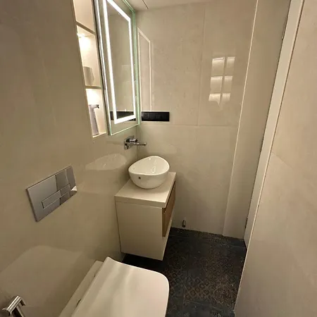 Rudraya Homes - Cozy Premium Serviced Khar - Next To Bandra Apartment
