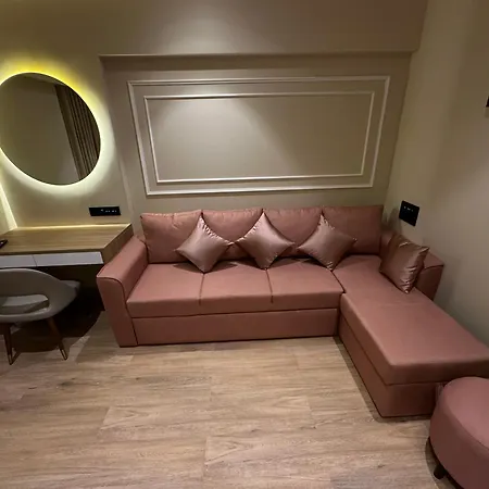 Rudraya Homes - Cozy Premium Serviced Khar - Next To Bandra Apartment Mumbai