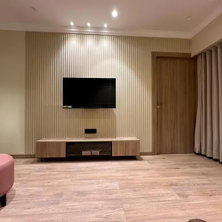 Rudraya Homes - Cozy Premium Serviced Khar - Next To Bandra Apartment Mumbai