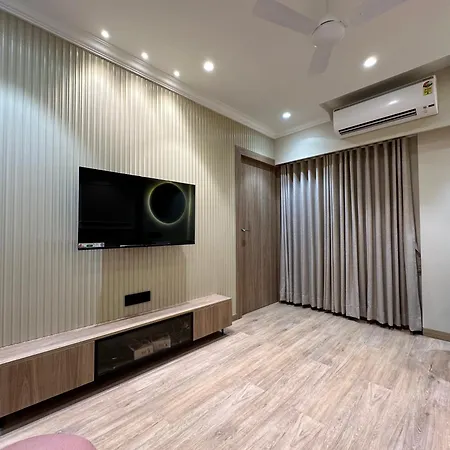Rudraya Homes - Cozy Premium Serviced Khar - Next To Bandra Apartment