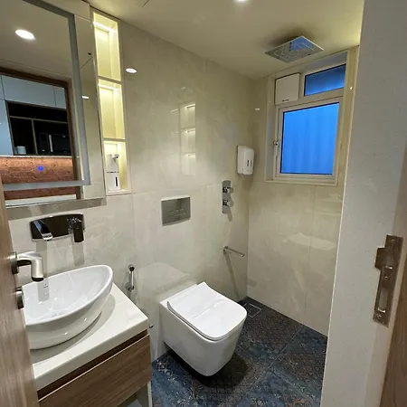 Rudraya Homes - Cozy Premium Serviced Khar - Next To Bandra * Mumbai
