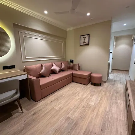 Rudraya Homes - Cozy Premium Serviced Khar - Next To Bandra Apartment Mumbai